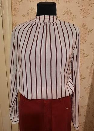Блуза з шовку з гудзиками на спині.завжди актуальна смужка.