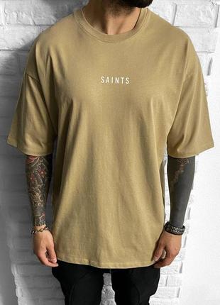 Футболка мужская оверсайз с принтом saints бежевая / футболка-поло с надписью бежева
