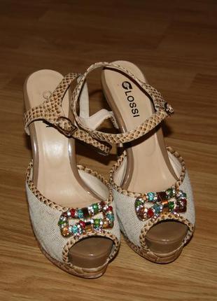 Нарядні босоніжки