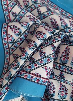 Небольшой платок с люрексовой нитью