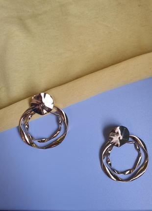 Сережки boohoo angular twist hoop earrings in gold