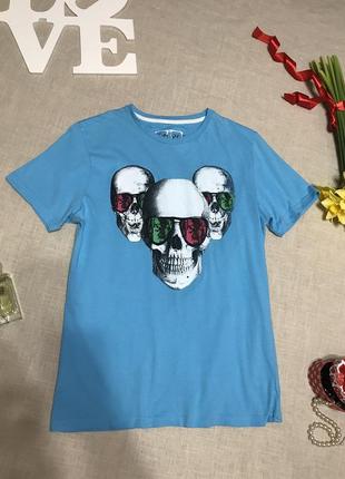 Блакитна футболка