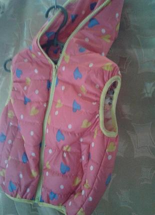 Жилет розовый "сердечки" для девочки