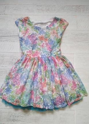 Кружевное платье в разноцветные цветы