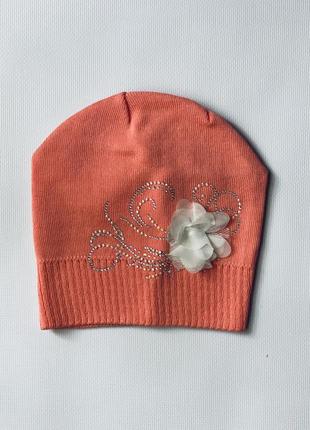 Детская демисезонная коралловая шапка для девочки с цветком и стразами1 фото