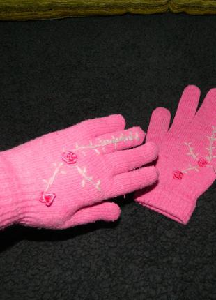 Женские вязаные розовые перчатки
