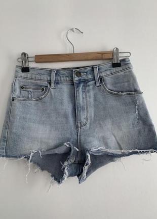 Шорты джинсовые мини с потертостями рваные светло-голубые3 фото