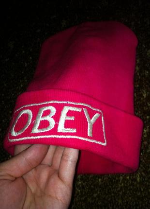 Крутая розовая шапка obey