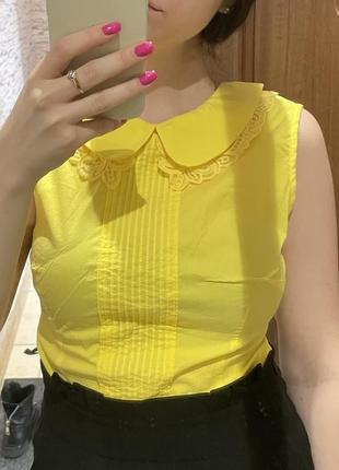 Блуза рубашка безрукавка желтая яркая воротник круглый кружево желтый