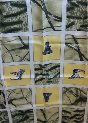 Шелковый шейный платок.