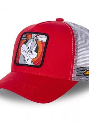 Кепка тракер приключения  даффи дак, looney tunes с сеточкой багз банни (красный)