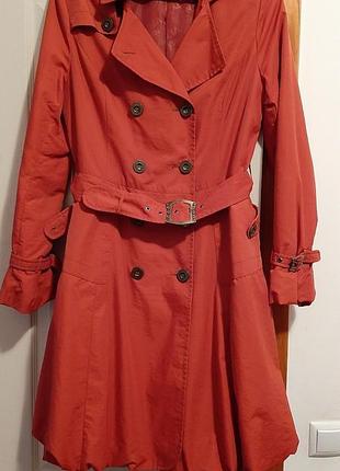 Елегантний плащ, розширений до низу (кльош)