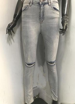 Скидка! джинсы скини  с разрезами
