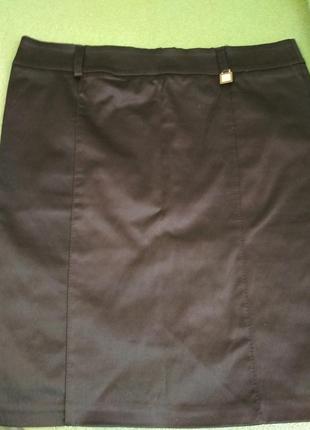 Черная атласная юбка итальянского бренда artigli