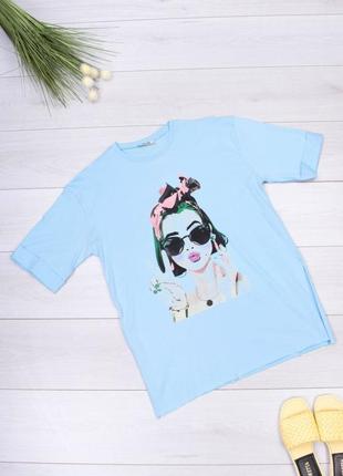 Стильная голубая футболка туника с рисунком принтом девушка оверсайз большой размер батал3 фото