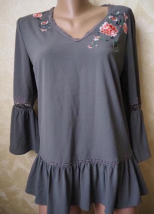 Легкая блуза с воланами и вышивкой. очень нежная.