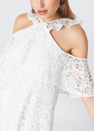 Платье белое кружевное