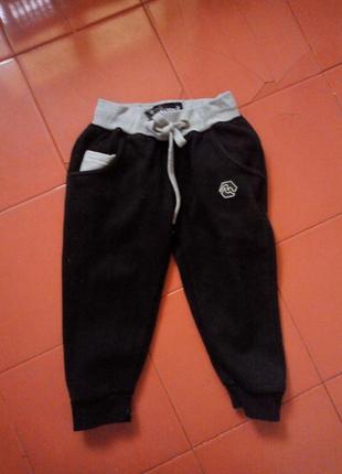 Спортивні штани.