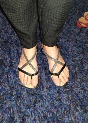 Босоніжки у єтнамки