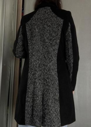 Демисезонное чёрное пальто со вставками4 фото