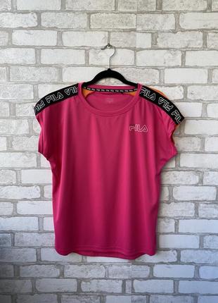 Яркая спортивная футболка fila