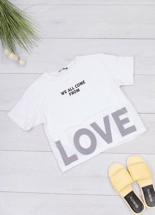 Стильная белая укороченная футболка с надписью оверсайз топ