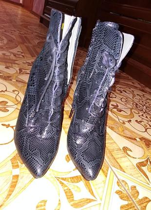 Черевики шкіра ,фірмові ботильйони fellini