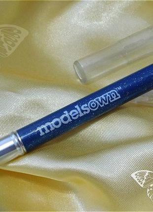 Олівець для очей красивого бірюзового кольору з блискітками