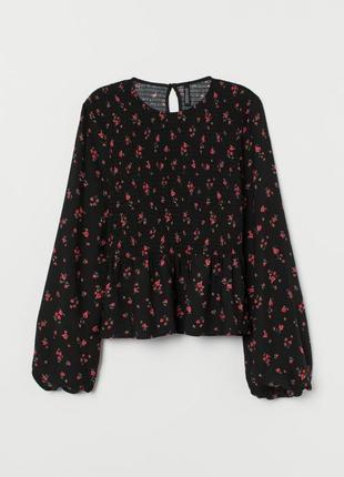H&m топ блуза в квіти жатка з пишнимм рукавами