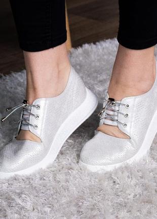 Жіночі туфлі білі daddy 2876
