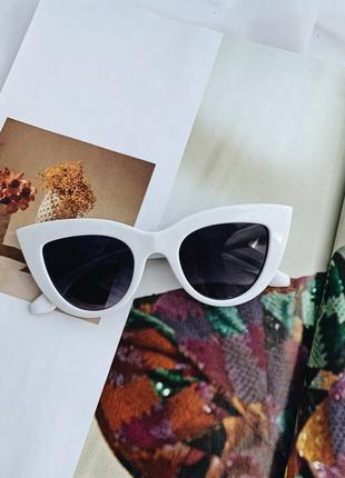 Стильні сонцезахисні окуляри!