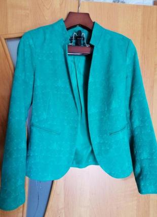 Яскравий піджак фактурний