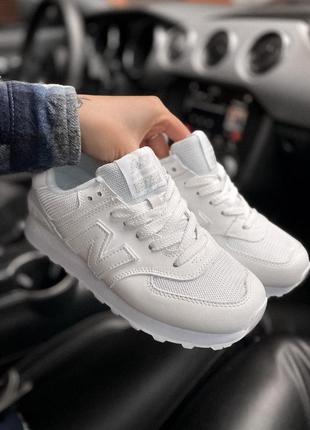 Белые кроссовки new balance