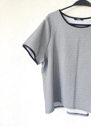 Стречевая текстурована блуза-топ з монохромним гео принтом george р 22 uk4 фото