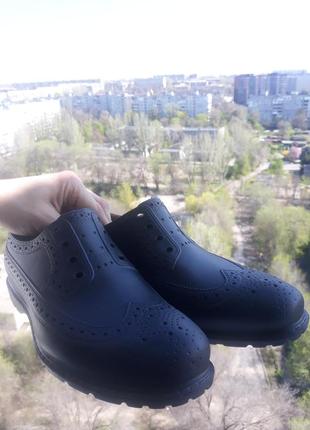Гумові туфлі