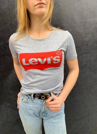 Футболка levis