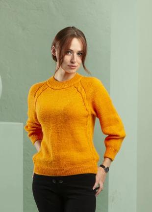 Оранжевый свитер