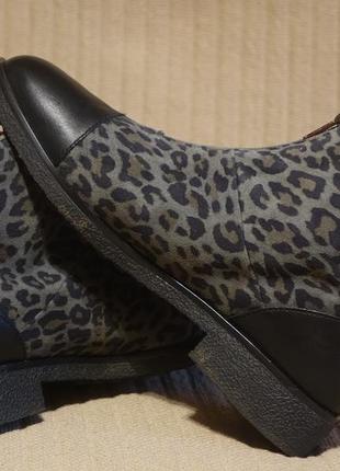 Гарненькі об'єднані шкіряні чоботи clarks англія 40 р.