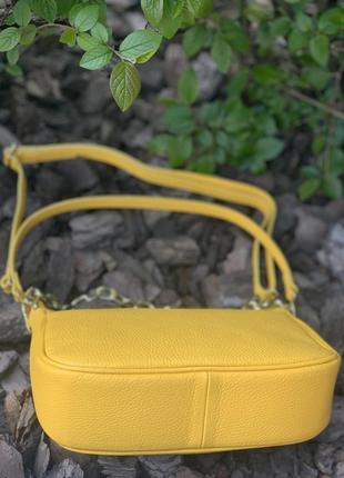 Кожаная желтая сумка-багет с цепочкой, италия, цвета в ассортименте4 фото