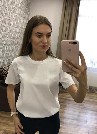 Біла базова однотонна футболка з бавовни1 фото