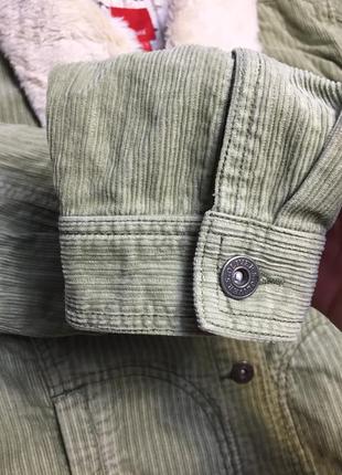 Вельветовая курточка фисташкового цвета в рубчик2 фото
