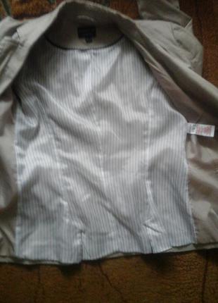 Коттоновый пиджак бежевого цвета2 фото