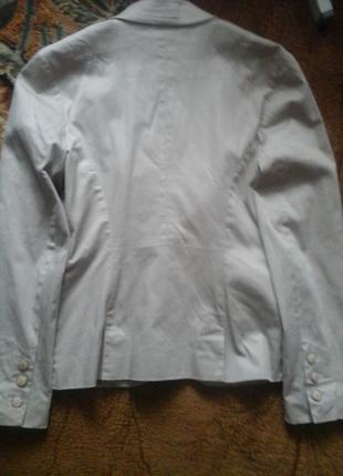 Коттоновый пиджак бежевого цвета5 фото