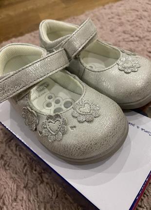 Черевички chicco на принцесу ,двійні,близнючки