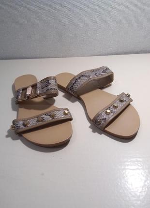 Фірмові жіночі шльопанці buonarotti