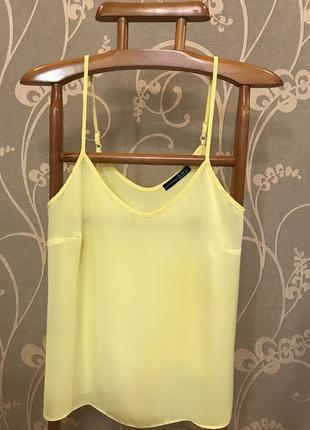 Очень красивая и стильная брендовая блузка-маечка жёлтого цвета.2 фото