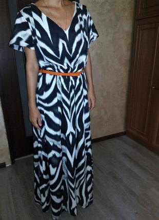 Монохромное дизайнерское платье зебра с v- образным вырезом декольте m&co boutigue.