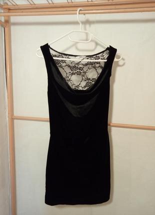 Чёрное велюровое платье короткое с красивой спинкой из гипюра