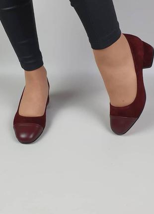 Женские замшевые туфли на каблучке цвет бордовый6 фото