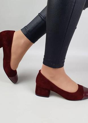Женские замшевые туфли на каблучке цвет бордовый2 фото
